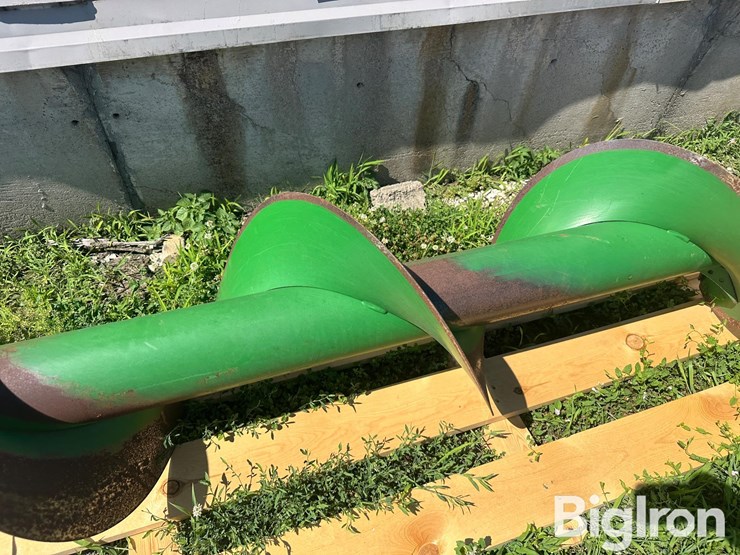 john-deere-x9-combine-unloading-auger-image-13