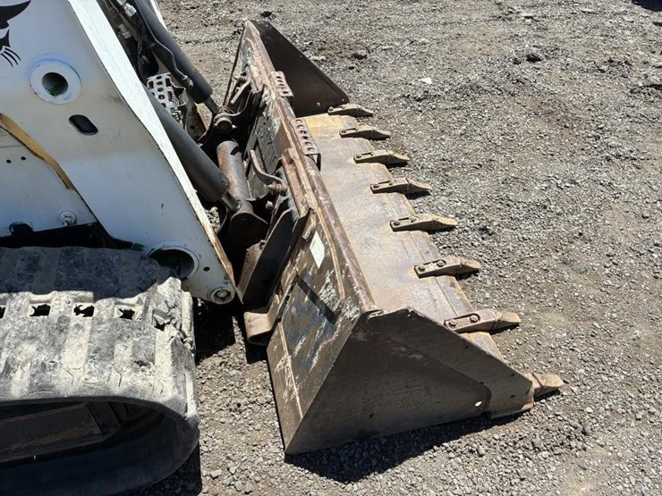 2016-bobcat-t740-image-10