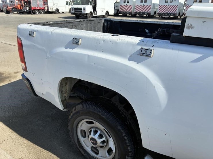 2012-gmc-sierra-2500-image-10