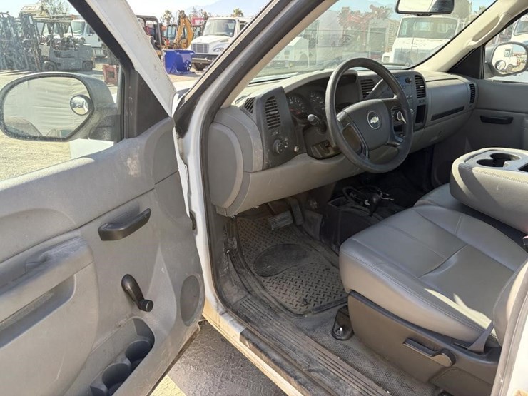 2011-chevrolet-silverado-1500-image-12