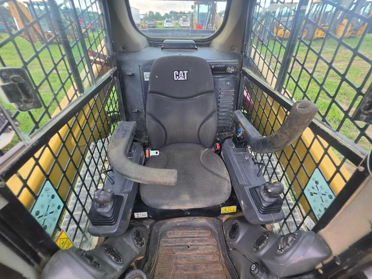 2020-caterpillar-259d3-image-19