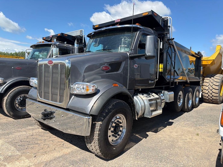 2026-peterbilt-567-image-1