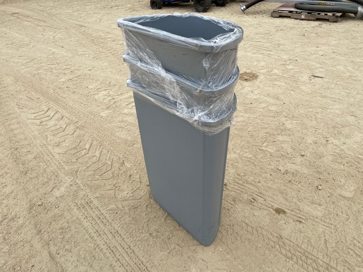 #3410-•-(3)-flush-wall-rubbermaid-recycling-bins-image-3