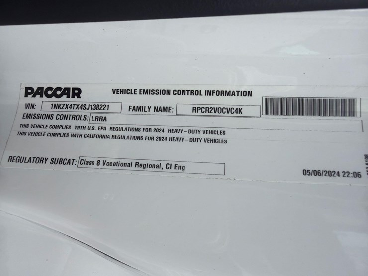 2025-kenworth-t880-image-30