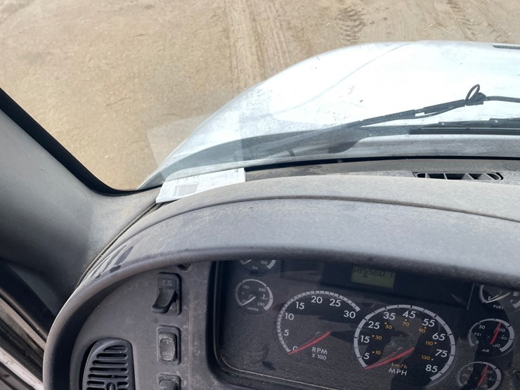 #100-•-2005-freightliner-corp-business-class-m2-straight-truck-(has-wi-title)-image-66