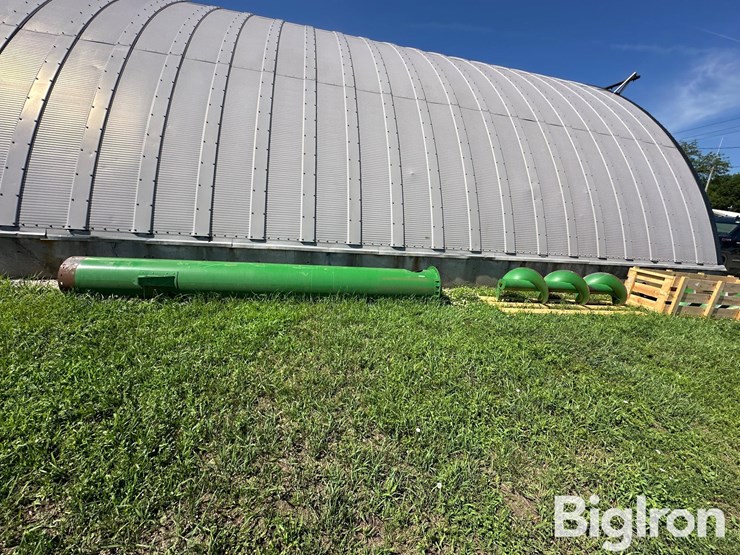 john-deere-x9-combine-unloading-auger-image-1
