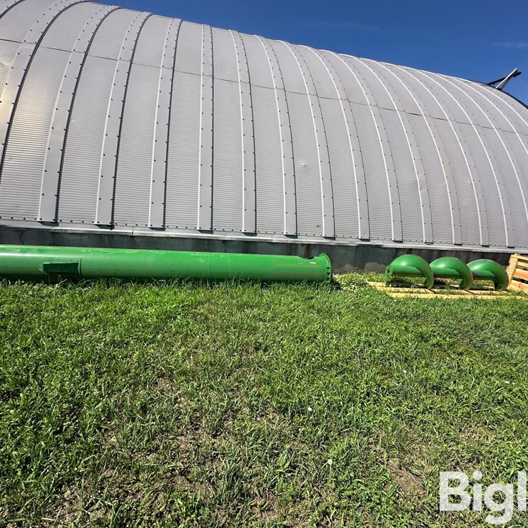John Deere X9 Combine Unloading Auger