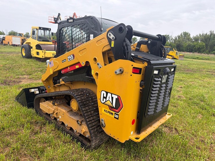 2025-caterpillar-255-image-7