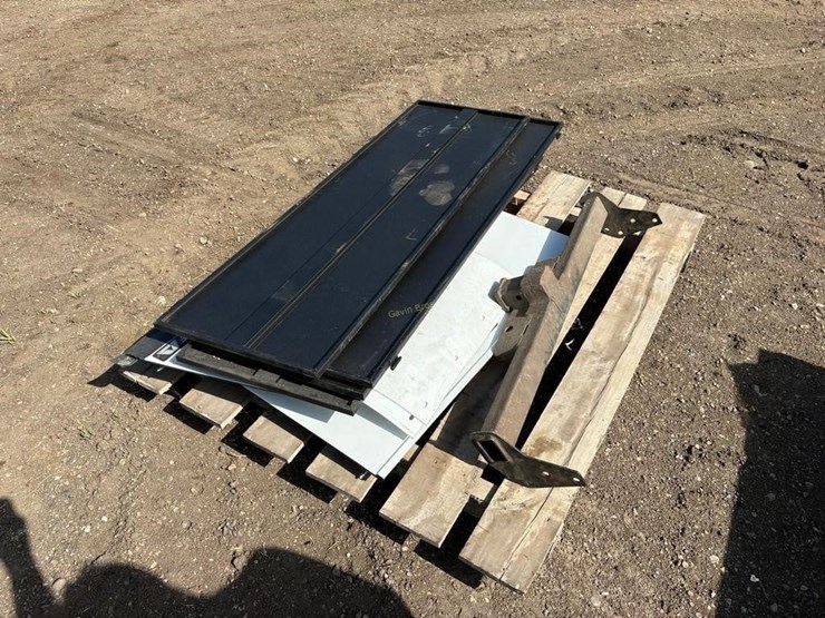 truck-toolbox-doors,-hitch,-mud-flaps-image-4