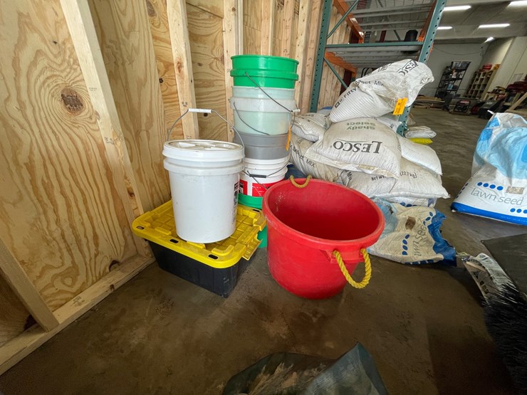 #7944-•-various-buckets-and-totes-image-2