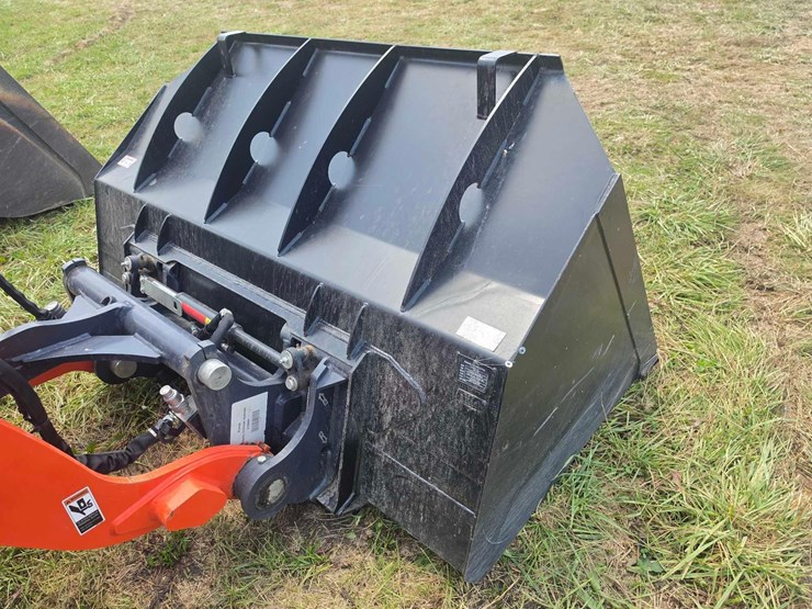 2026-kubota-r640-image-10