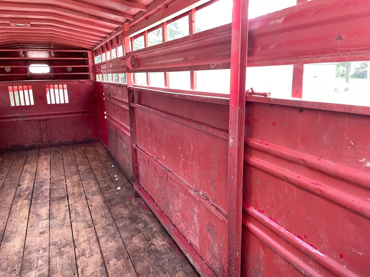 #8310-•-1997-gooseneck-cattle-hauler-trailer-(has-wi-title)-image-20