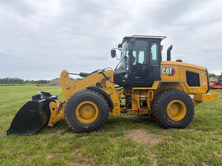 2025-caterpillar-926-image-1