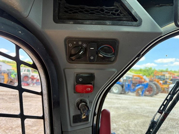 2019-caterpillar-239d3-image-28
