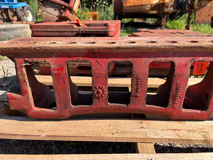 #8351-•-international-tractor-weight-bracket-image-6