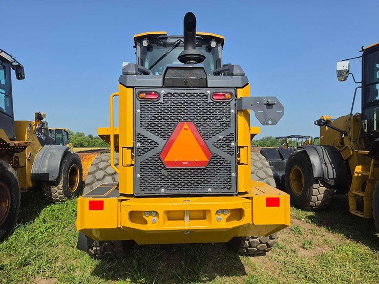 2026-deere-544p-image-7
