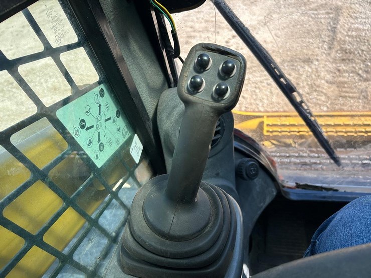 2018-caterpillar-299d2-xps-image-25