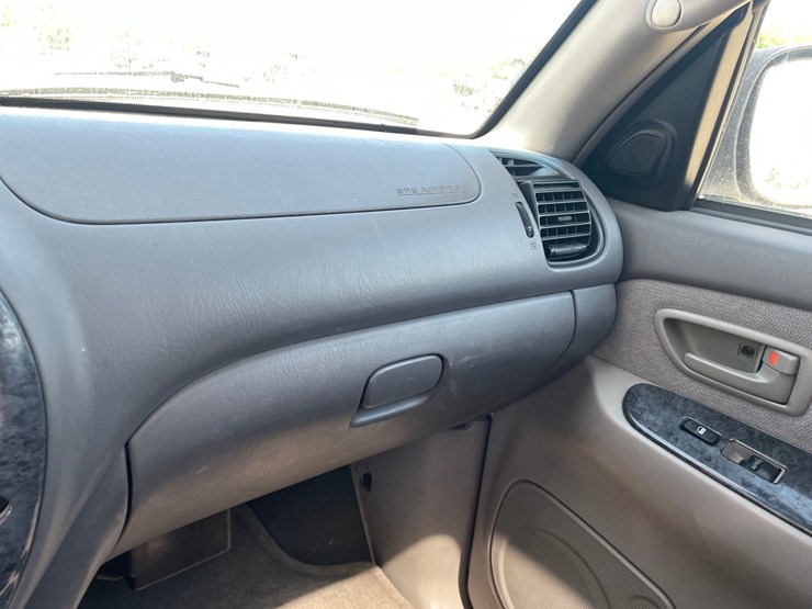2003-toyota-sequoia-image-87