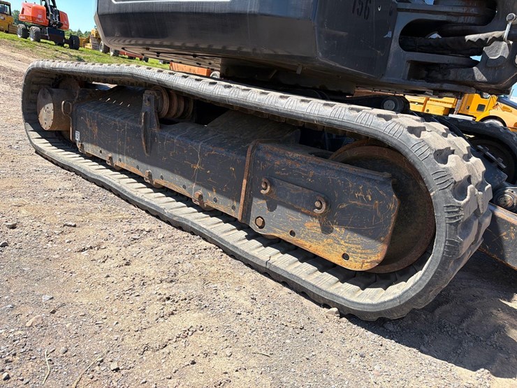 2019-new-holland-e60c-image-11
