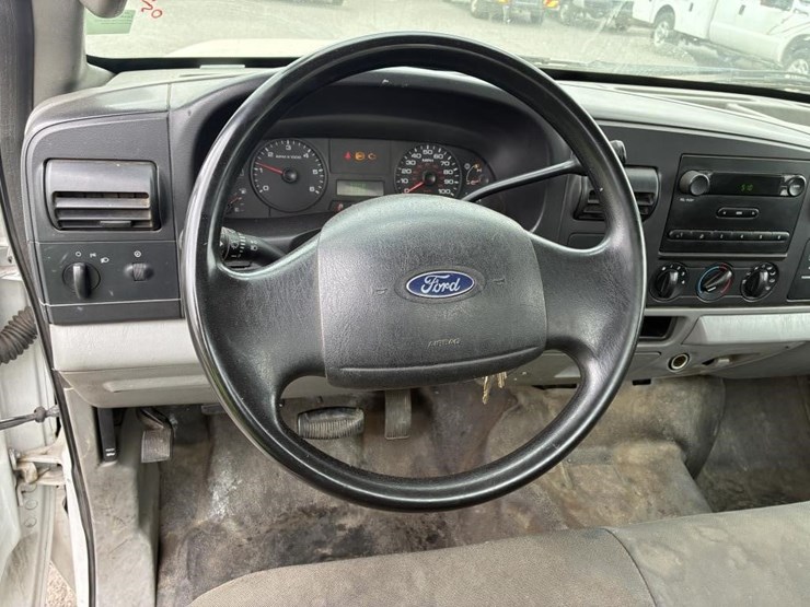 2005-ford-f450-image-14