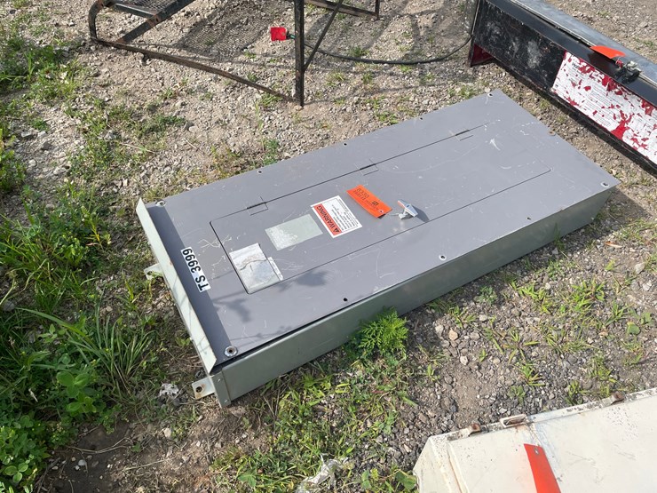 #8330-•-electrical-panel-image-3