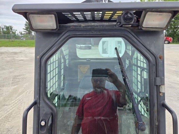 2012-bobcat-s70-image-19