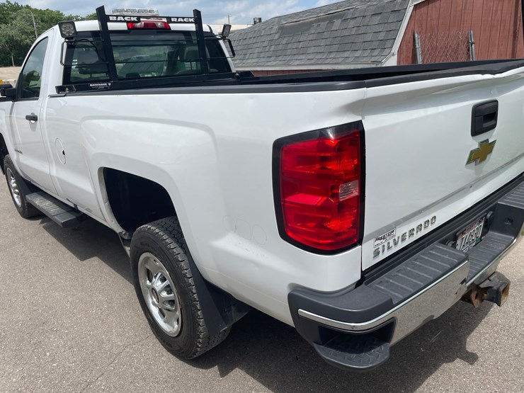 2017-chevrolet-2500-image-30