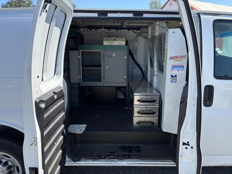2014-chevrolet-express-3500-image-11