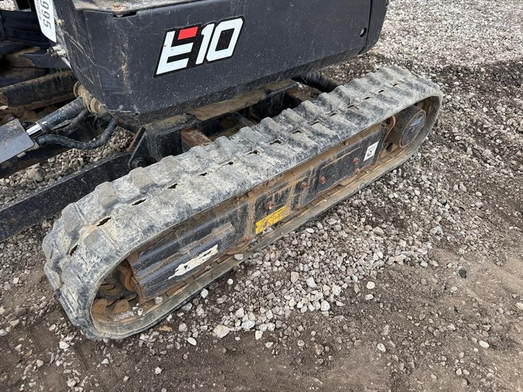 2022-bobcat-e10-image-14