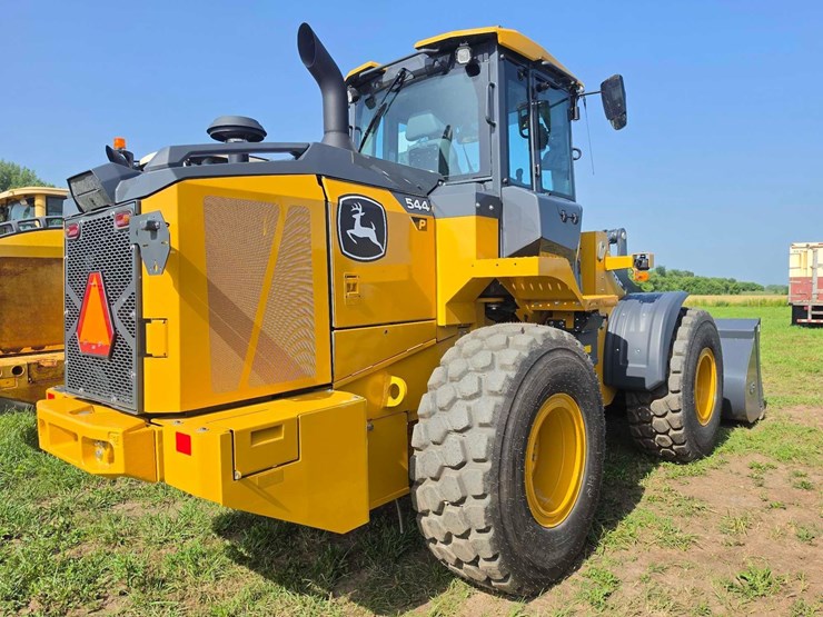 2026-deere-544p-image-5