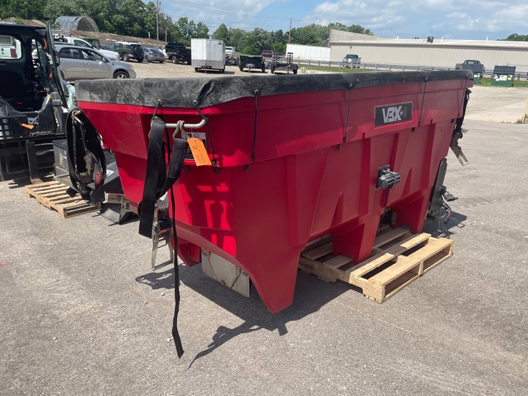#4886-•-boss-vbx+-9000-poly-salt-spreader-image-1