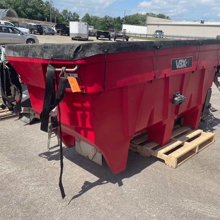 #4886 • Boss VBX+ 9000 Poly Salt Spreader