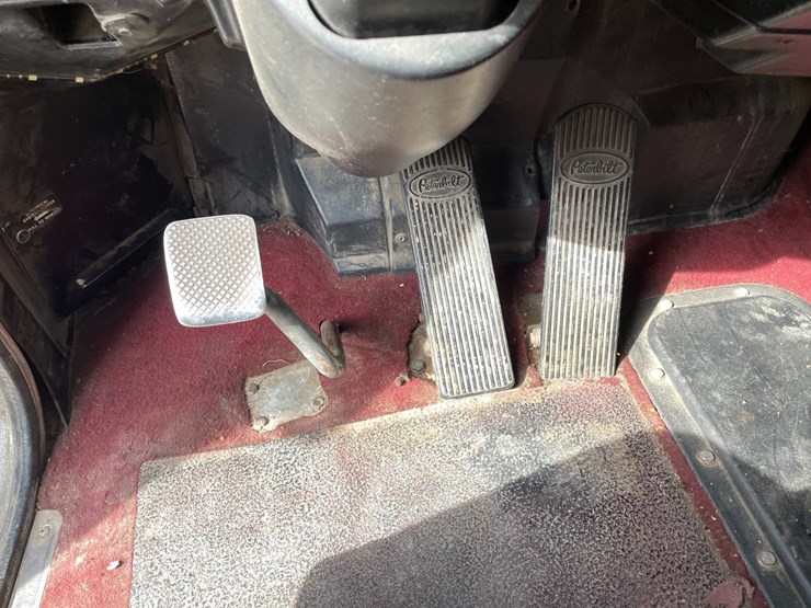 peterbilt-379-image-35