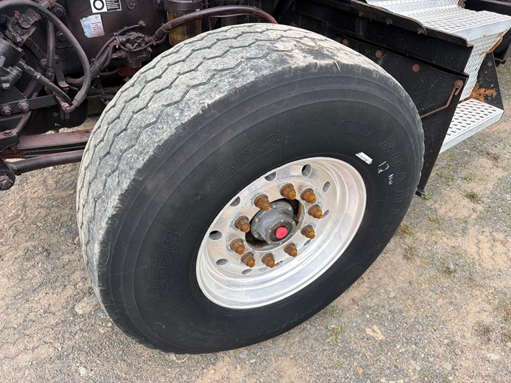 2013-kenworth-t880-image-16