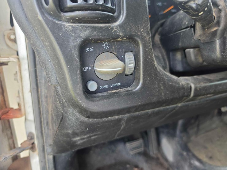 2003-gmc-topkick-c5500-image-19