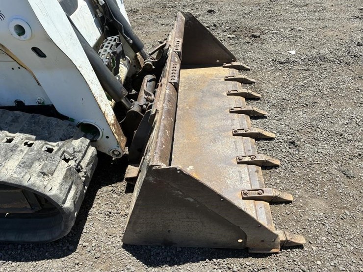 2016-bobcat-t740-image-6