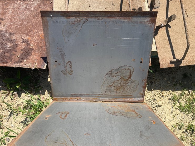 #3377-•-(1)-entrance-silo-door,-(8)-silo-doors,-and-(4)-blank-metal-sheets-image-22