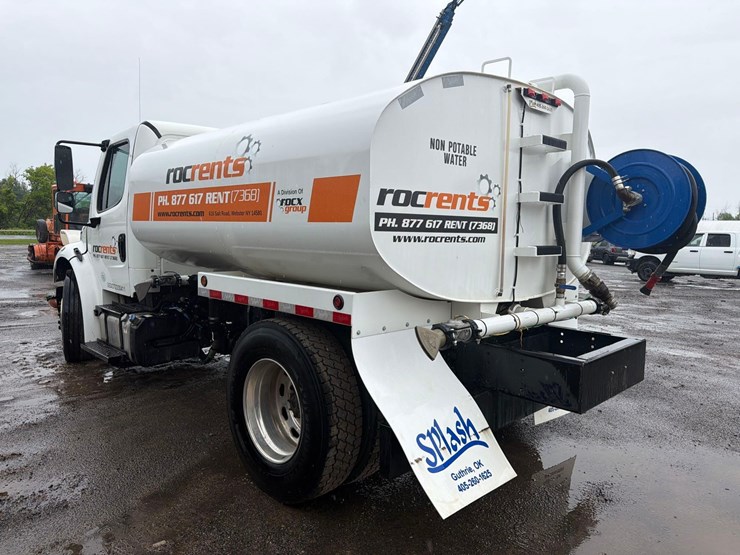 2015-freightliner-m2-106-image-6