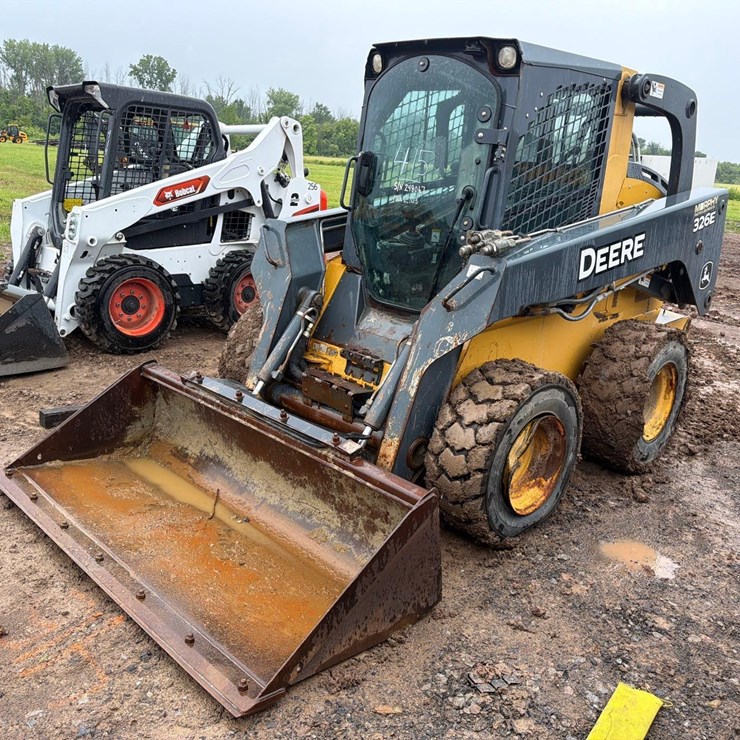 DEERE 326E