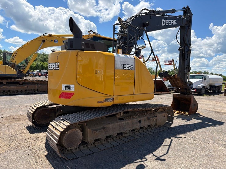 2019-deere-135g-image-6