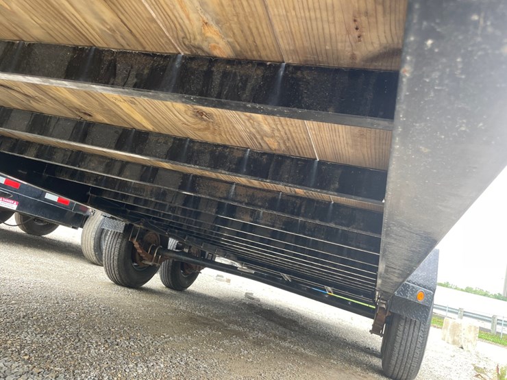 #4867-•-2024-loadtrail-tandem-axle-equipment-trailer-(has-wi-title)-image-28