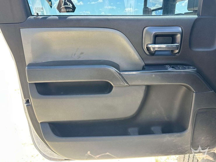 2020-chevrolet-silverado-5500hd-image-22