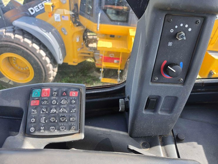 deere-624k-image-21