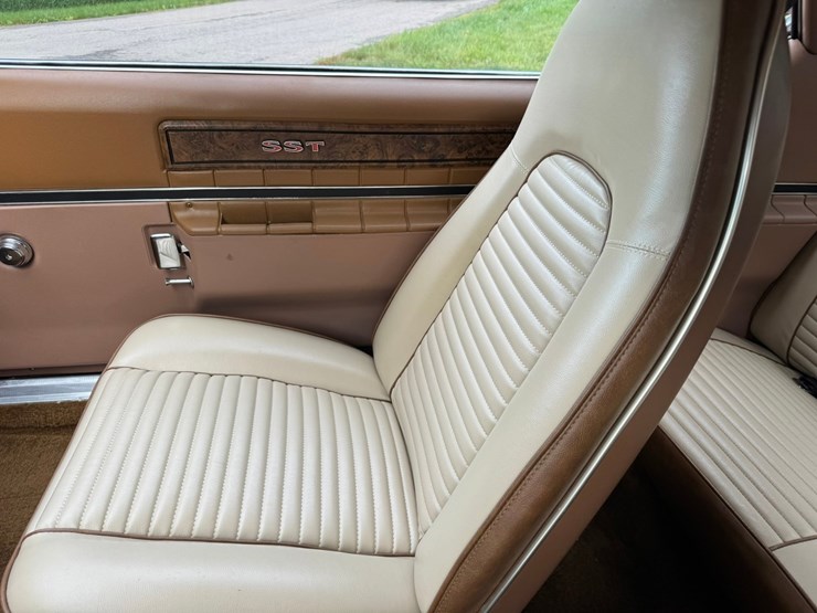 #1865-•-1972-american-javelin-sst-coupe-image-24