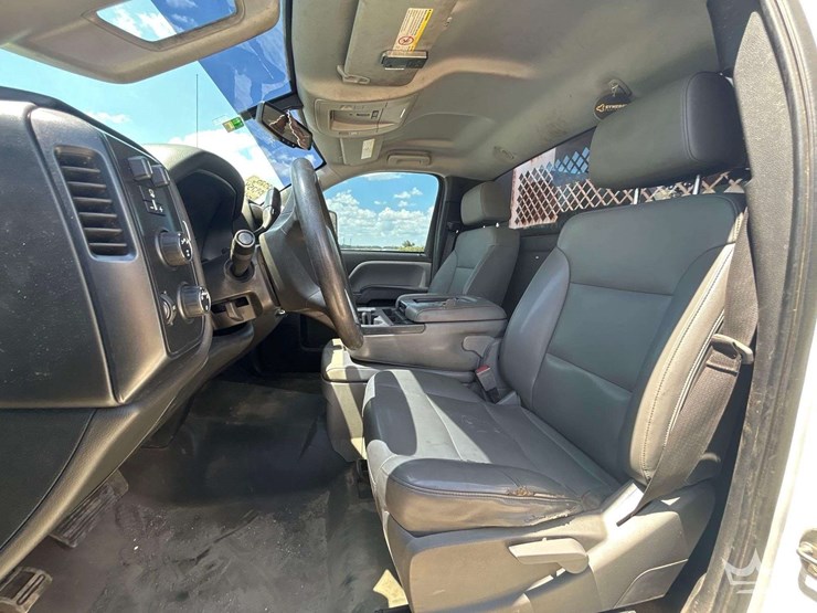 2020-chevrolet-silverado-5500hd-image-23