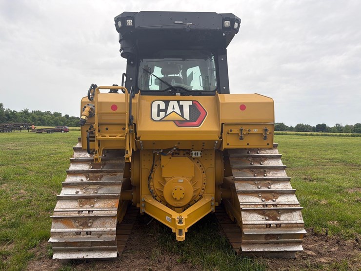 2026-caterpillar-d6-image-8