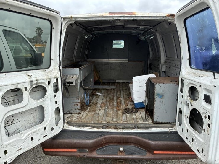 2001-ford-e250-image-15