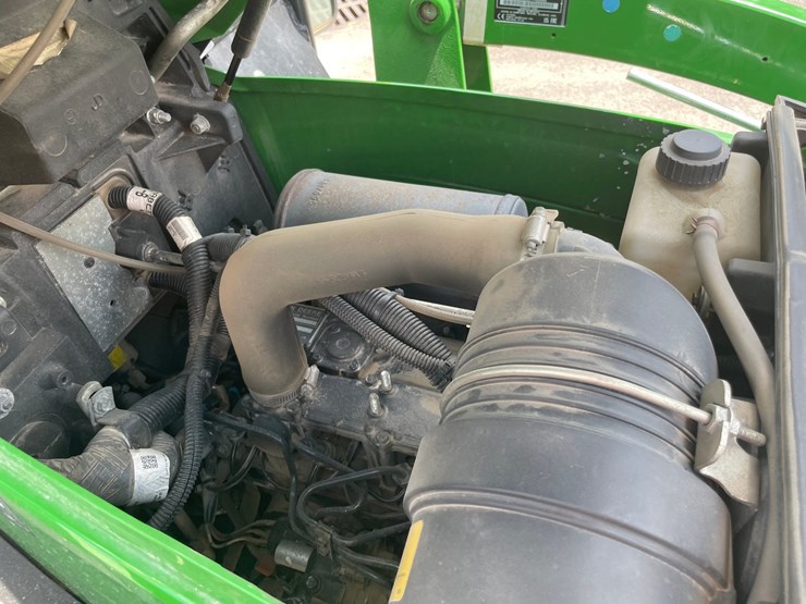 2024-john-deere-1025r-image-37