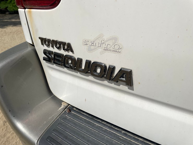 2003-toyota-sequoia-image-12
