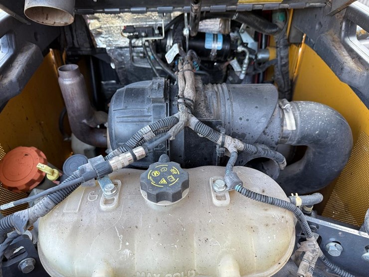 2021-deere-325g-image-16